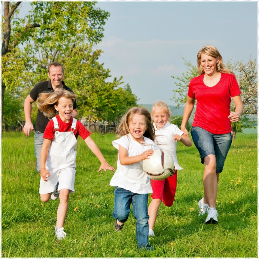 Чем занять ребенка: интересные спокойные и активные игры для детей всех возрастов