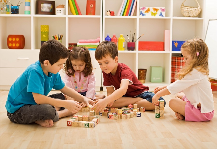 Чем занять ребенка: интересные спокойные и активные игры для детей всех возрастов