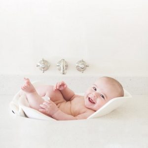 Детская ванночка – как правильно купать новорожденных. Инструкция и советы для молодых родителей