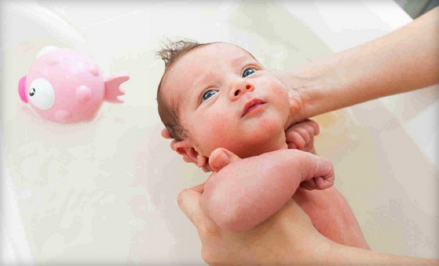 Как подмывать новорожденного - особенности и различные методы как правильно подмыть ребенка