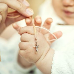 Когда крестить ребенка: как и когда проводится обряд. Правила, приметы и советы родителям