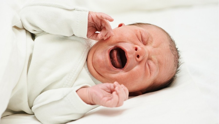 Колики кожи. Новорожденный ребенок. Новорожденный ребенок плачет. Пограничные состояния новорожденных. Крик малыша.