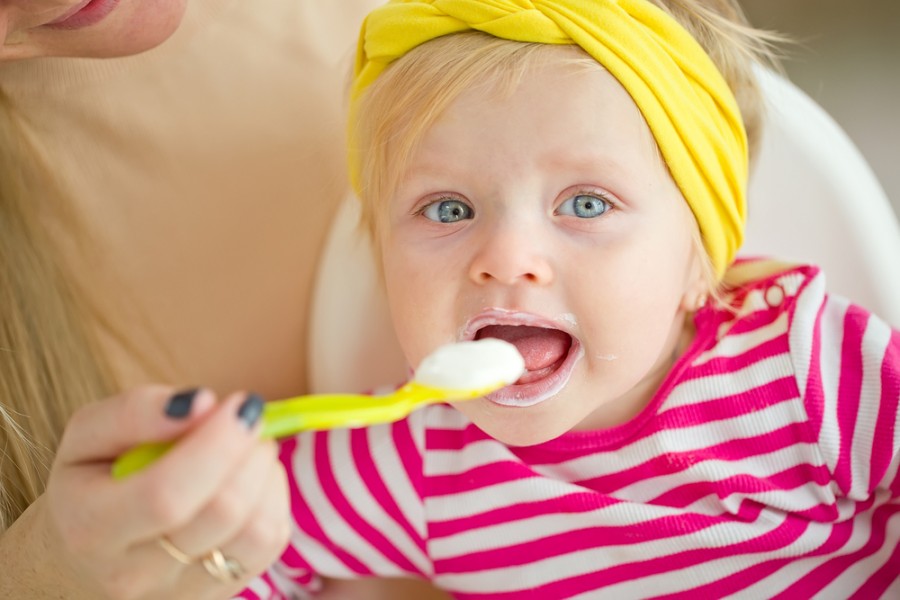Чем кормить ребенок в год и 1 месяц развитие