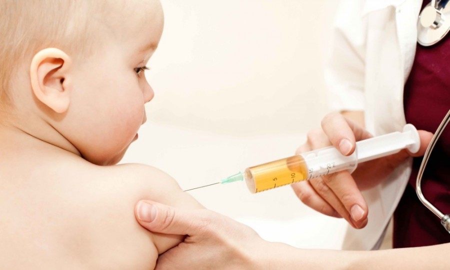 После прививки адс м. АДСМ прививка. Прививка детям. Вакцинация АДС-М. Вакцинация маленьких детей.