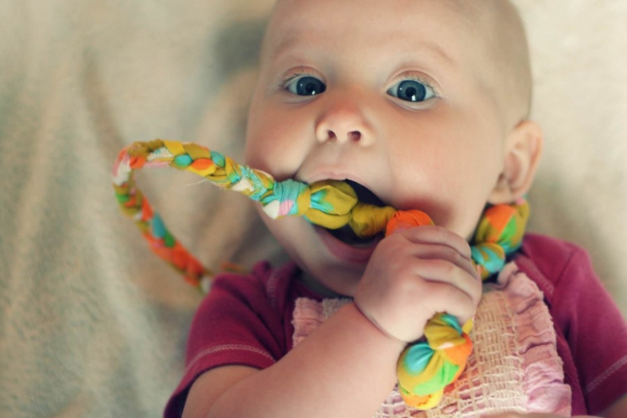Что делать когда режутся зубки у ребенка в 1 год