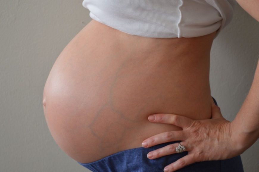 Можно ли во время беременности выщипывать волосы на животе при беременности